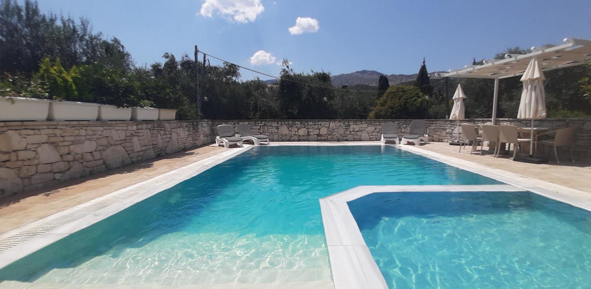 Villa Petrino - Central Flat Location Within Kassiopi. Sleeps 8 Exterior photo